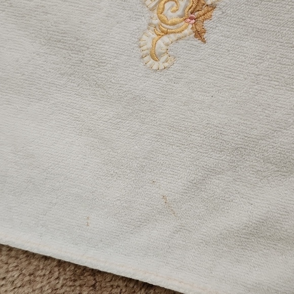 Vintage tea towel white with floral embroidered design - Picture 3 of 4